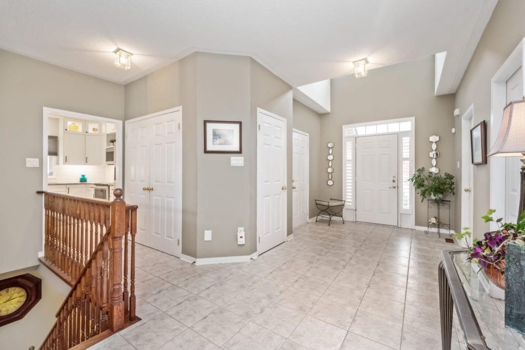 33 Gaines Avenue | Dundas | Entry