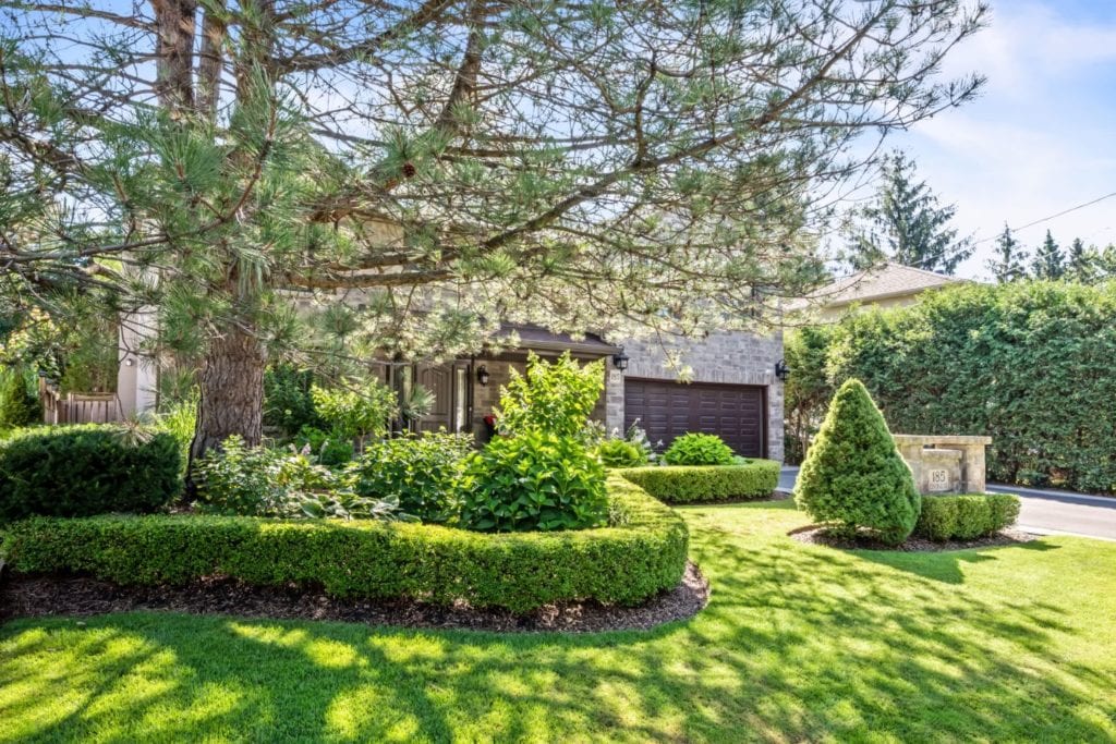 185 Central Drive | Ancaster | Front Lawn